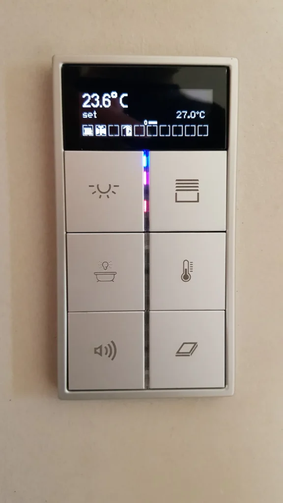 Panel sterujący KNX Jung z wyświetlaczem temperatury – Mikołów