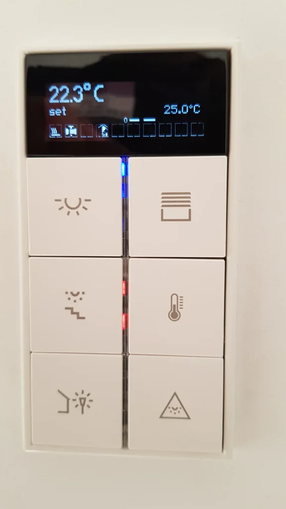 Panel KNX Jung do sterowania roletami i oświetleniem – Mikołów