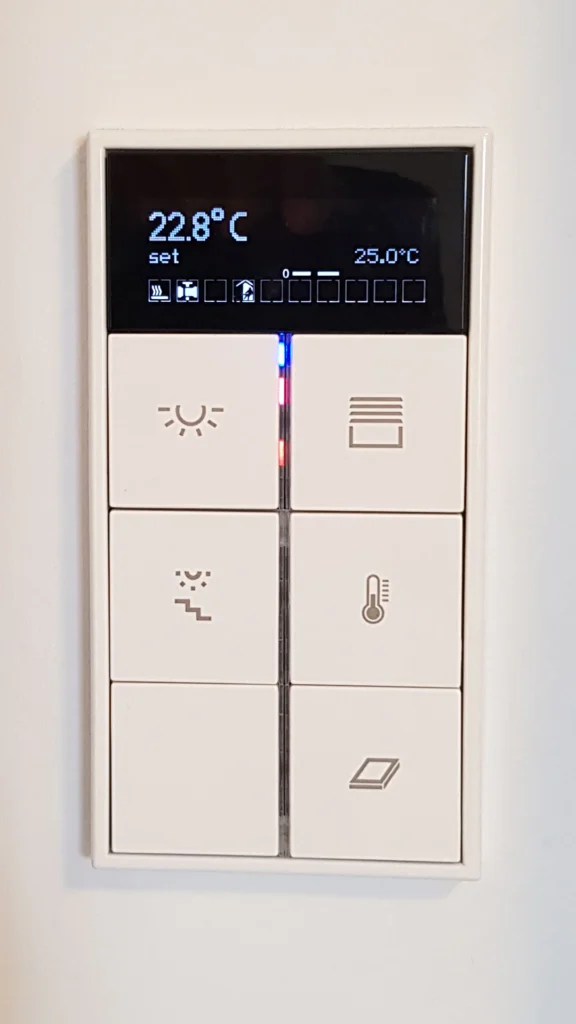 Panel KNX Jung do sterowania oświetleniem i ogrzewaniem – Mikołów