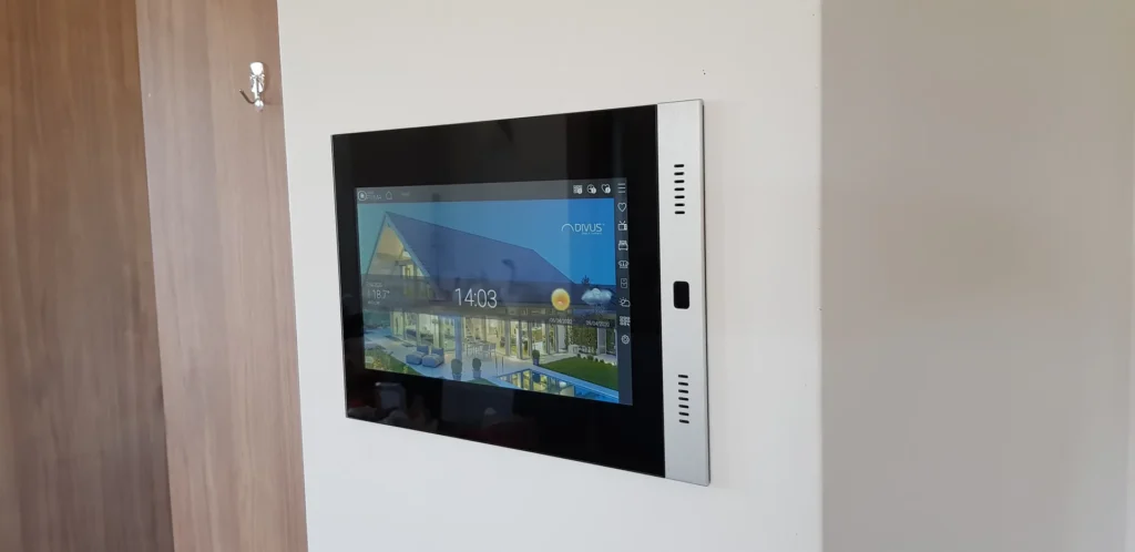 Panel, Ekran KNX Divus do zarządzania systemem smart home – Mikołów