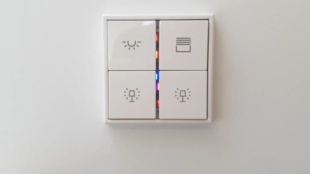 Panel KNX Jung do sterowania oświetleniem i roletami – Mikołów