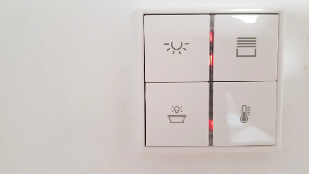 Panel KNX Jung do sterowania roletami i oświetleniem – Mikołów