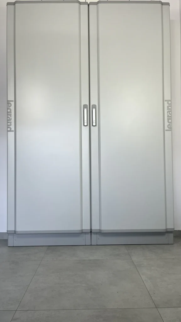 Zamknięta obudowa rozdzielnicy Smart Home KNX