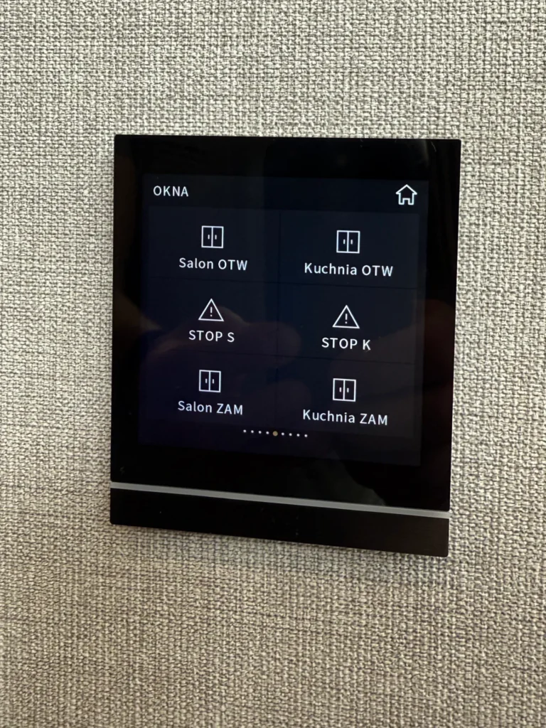 Panel dotykowy KNX Ekinex z ekranem sterowania oknami