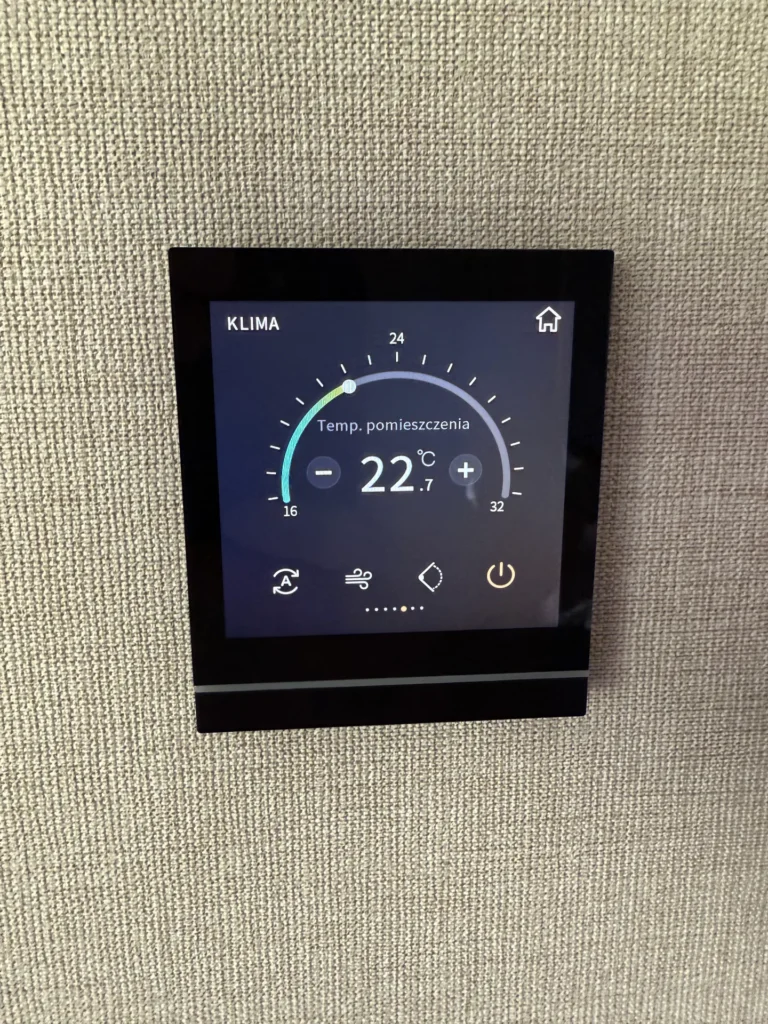 Panel dotykowy KNX Ekinex z regulacją klimatyzacji i temperatury